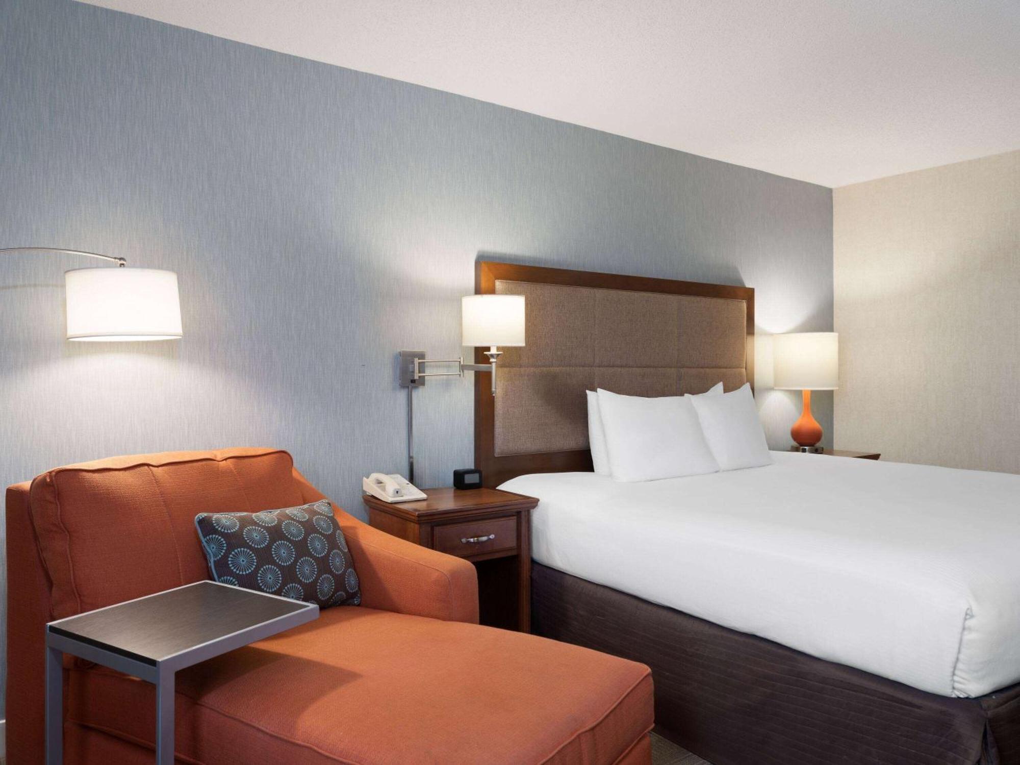 Hotel Wingate By Wyndham St Louis Airport à Saint Ann Extérieur photo