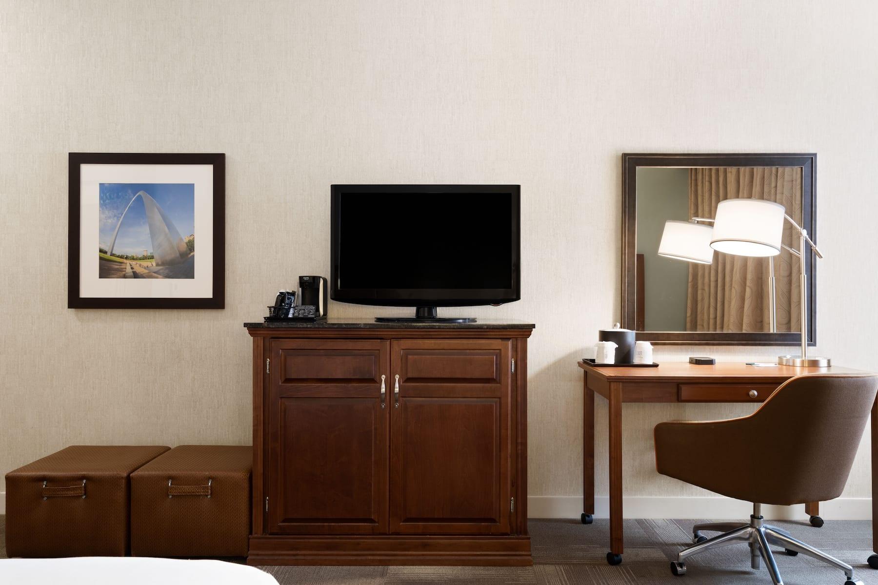 Hotel Wingate By Wyndham St Louis Airport à Saint Ann Extérieur photo